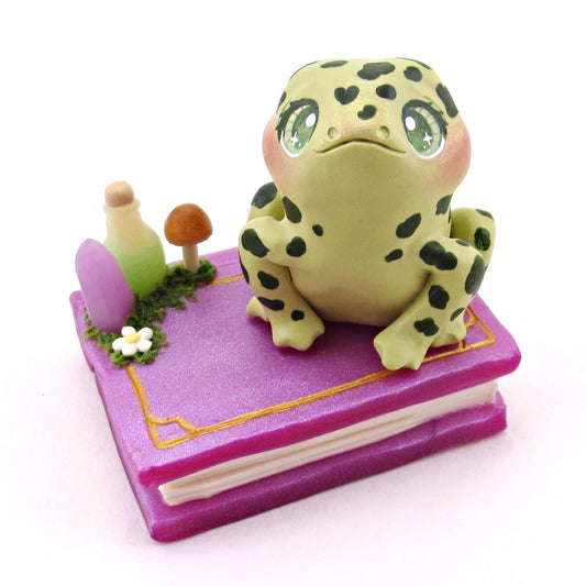 Spring Frog Familiar Figurine Set - Polymer Clay Animals Fairytale Spring Collection