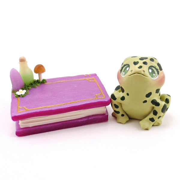 Spring Frog Familiar Figurine Set - Polymer Clay Animals Fairytale Spring Collection