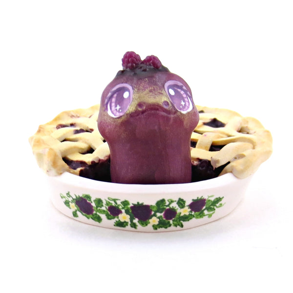 Blackberry Pie Frog Figurine (Round Pan) - Polymer Clay Animals Cottagecore Fruit Collection