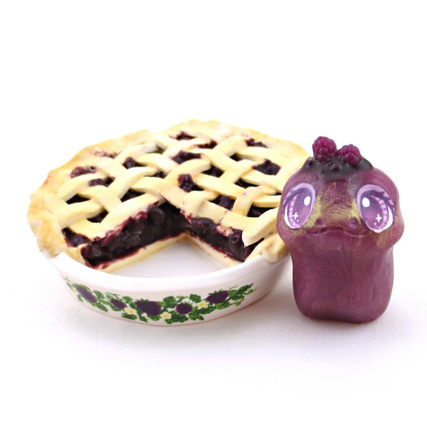 Blackberry Pie Frog Figurine (Round Pan) - Polymer Clay Animals Cottagecore Fruit Collection