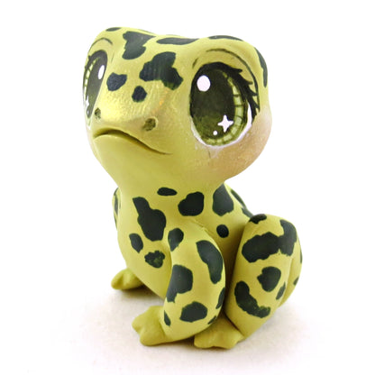 Light Green Chonky Frog Figurine - Polymer Clay Cottagecore Fall Animal Collection